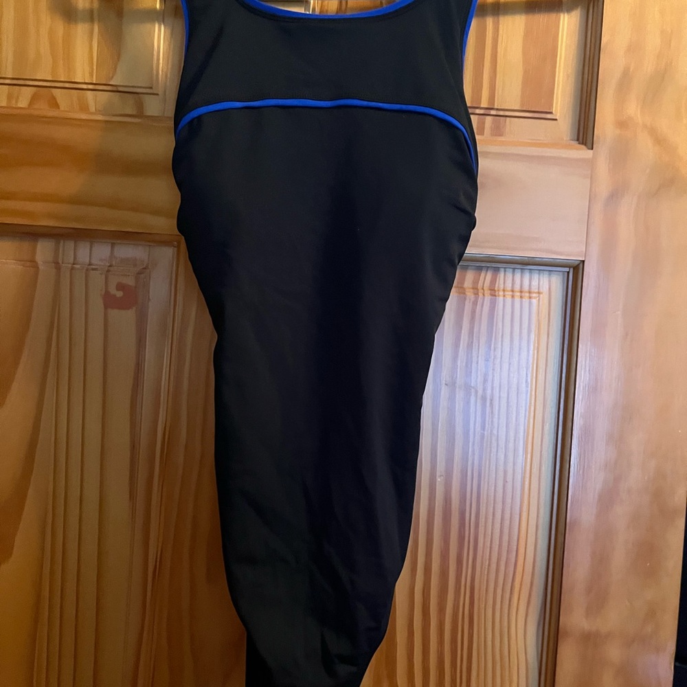 New Lands' End Women's Scoop Neck Soft Cup Tugless One Piece size 6